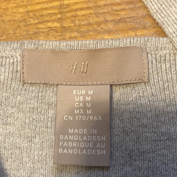 *last chance* NWOT. H&M | Women’s cropped grey/brown tank top. Never worn!! - Picture 10 of 15
